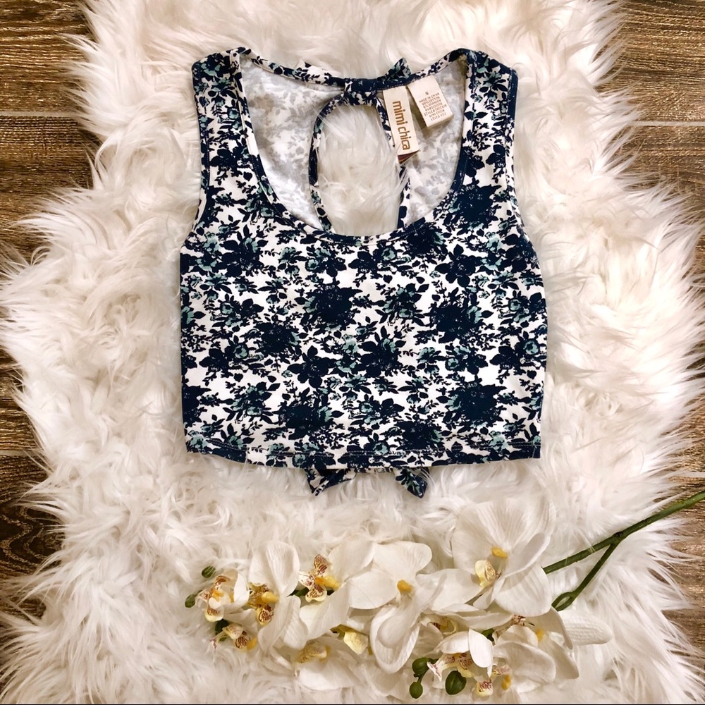 🚫SOLD🚫 ADORABLE Crop Top w/ Bow Back Detail